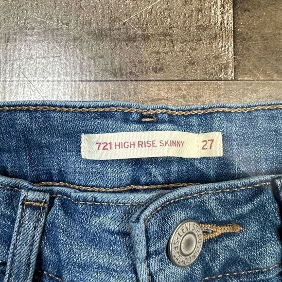 Levi’s 721 Women’s Size 27 High Rise Skinny Jeans Blue Medium Wash Denim Stretch - Picture 4 of 9
